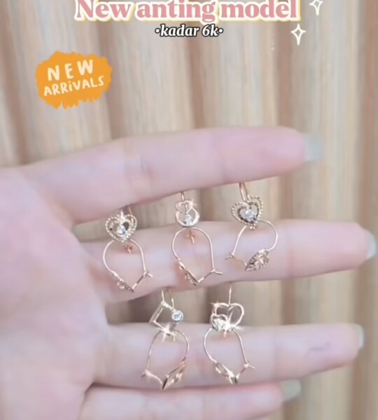 Glimmer Heart Earrings